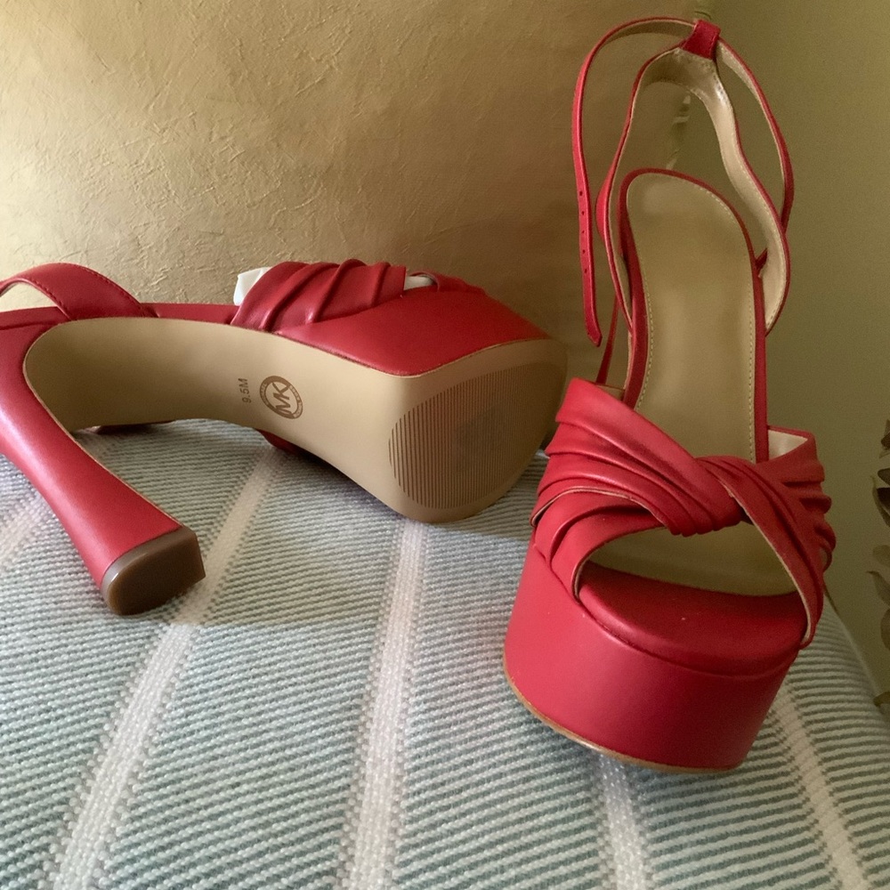 NWOT Michael Kors Red Knotted Heels - Picture 4 of 6